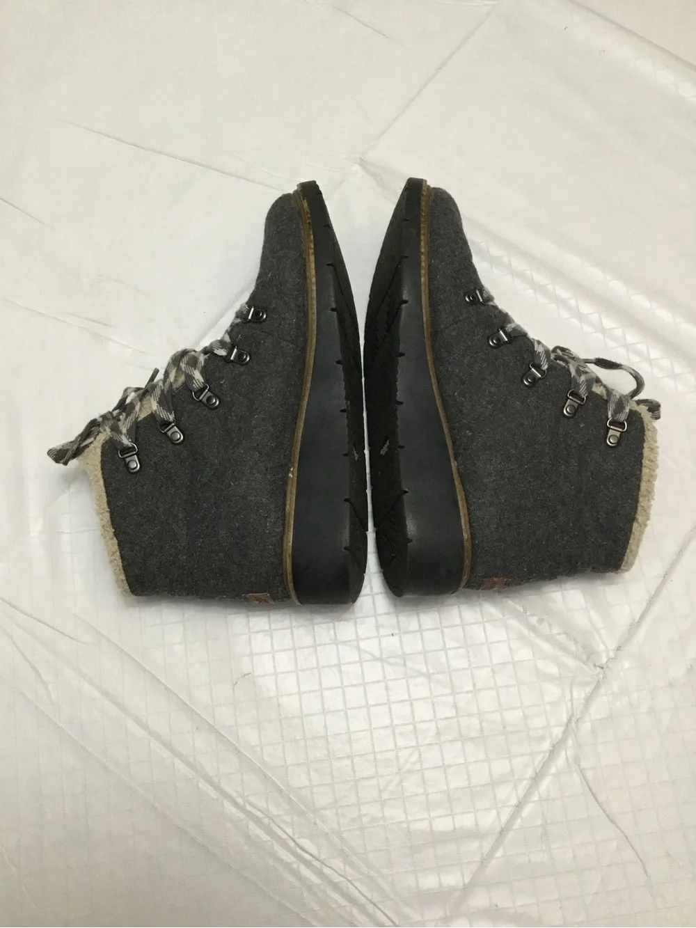 Women’s‎ Gray Wool Winter Boots with Sherpa Collar
